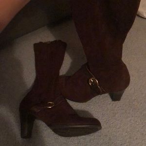 Brown swayed boots
